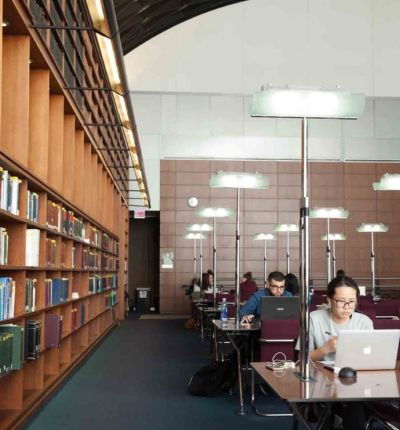Chicago-Kent students studying in library