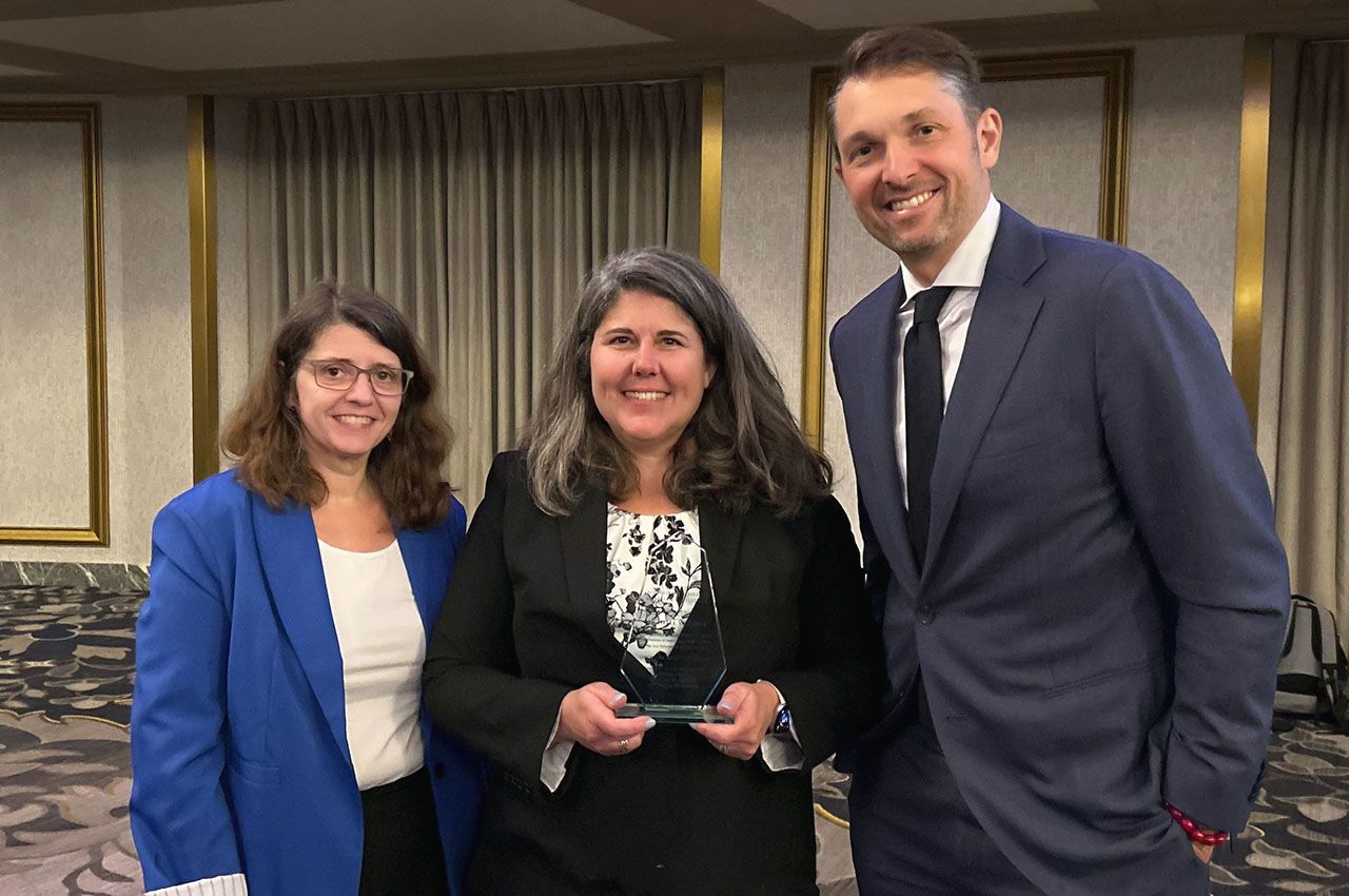 Michelle Vodenik accepts the 2025 Leonard Jay Schrager Award of Excellence